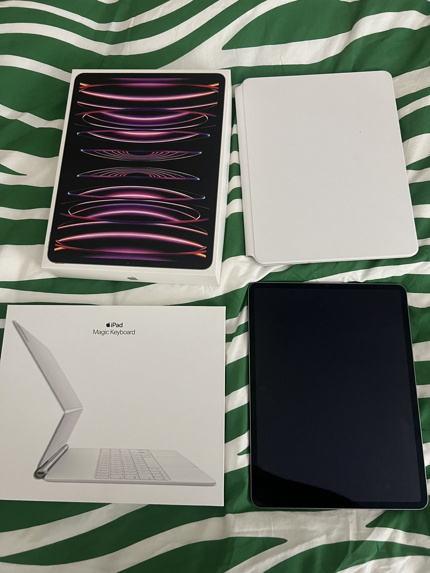 iPad Pro 6th Generation 1tb W/magic Keyboard