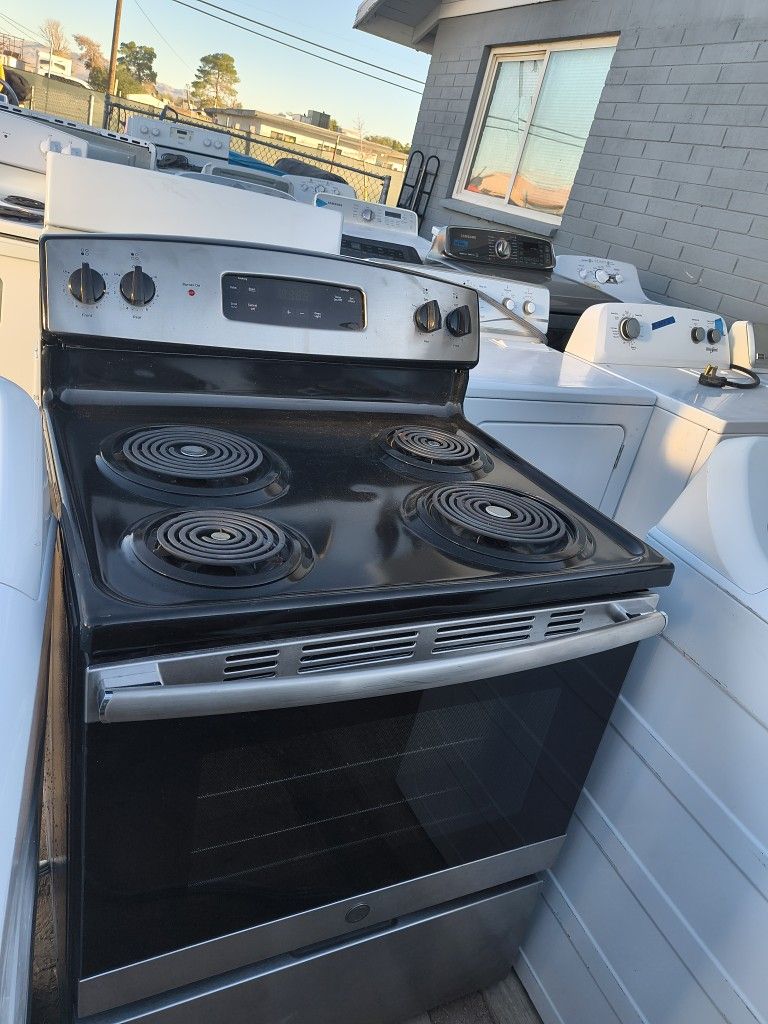 GE STAINLESS STEEL ELECTRIC STOVE 