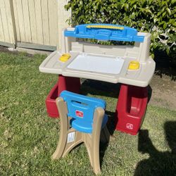 Kids desk