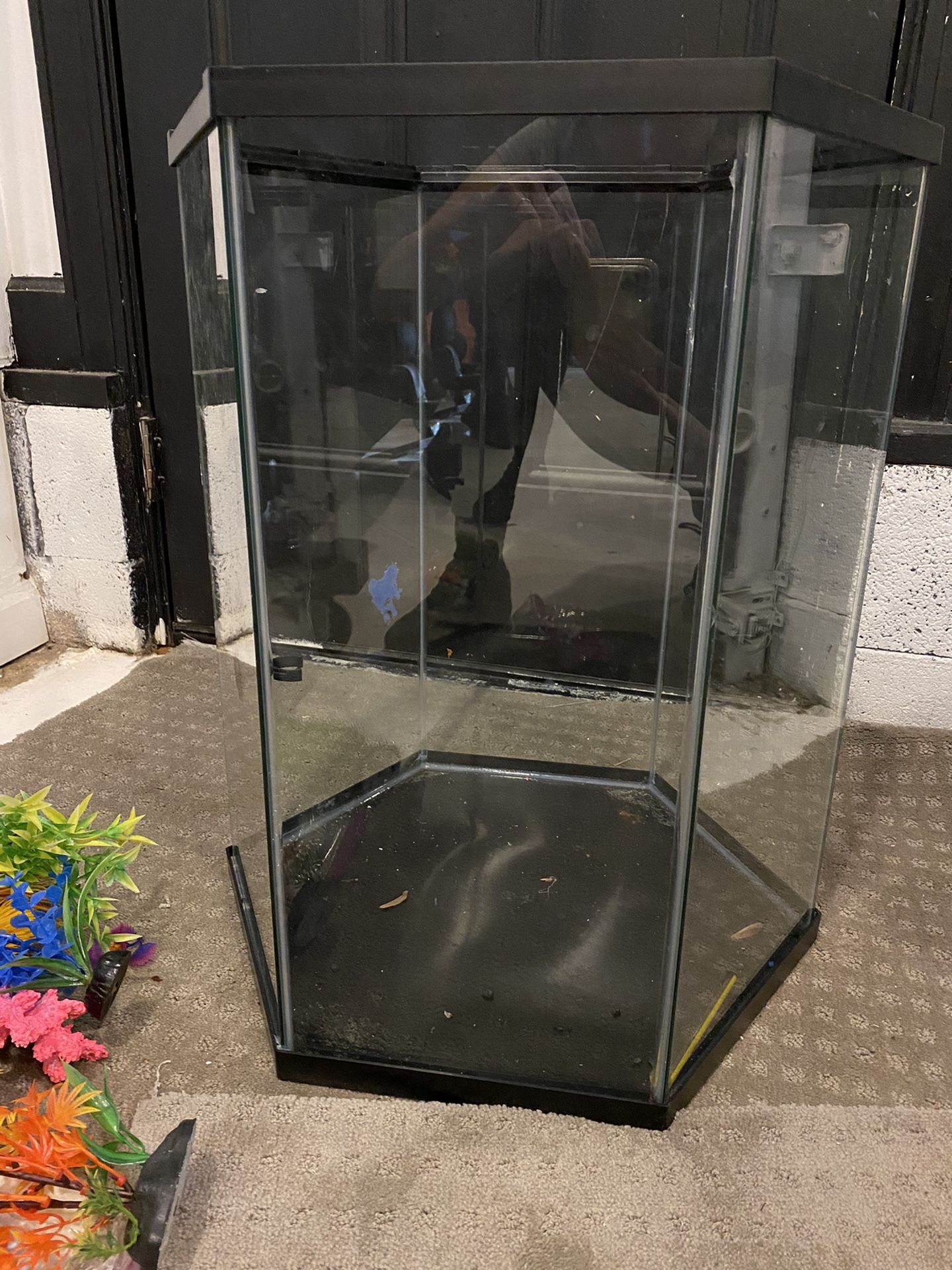 Used Top Fin Hexagon Aquarium 20 Gallon