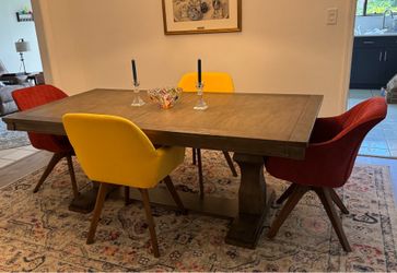 Great condition dining table!