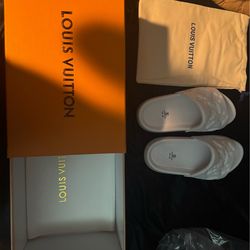 Louis Vuitton slippers