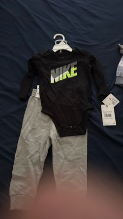 Nike 2 Pc Suite