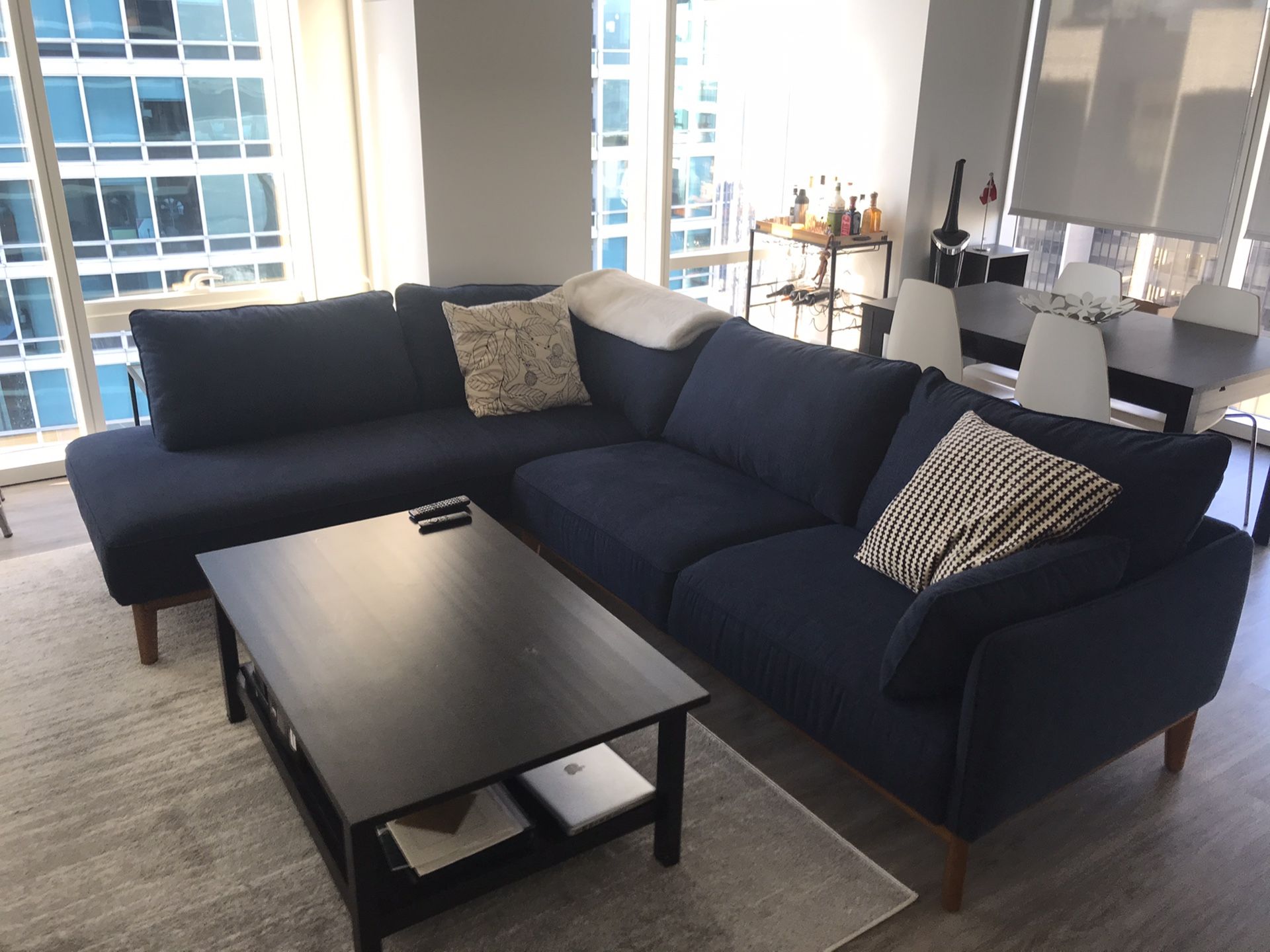 Jollene 113" 2-pc sectional - Midnight Blue Couch