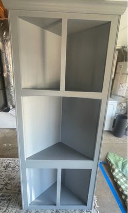 Corner hutch