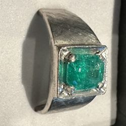 18k Gold & Emerald Men’s Ring 