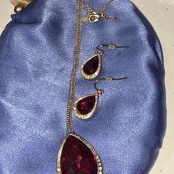 Tear drop red stone necklace and earings