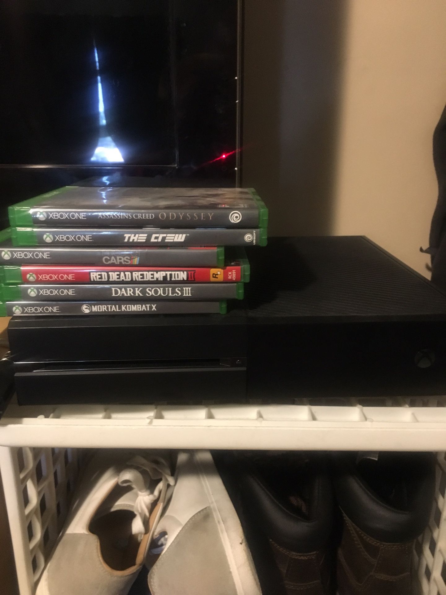 Xbox1 500 gigs and 7 games comes with 1 controller
