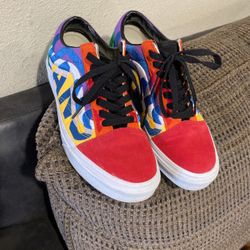 Size 6.0 Men’s,  7.5 Woman’s. Vans off the wall shoes.
