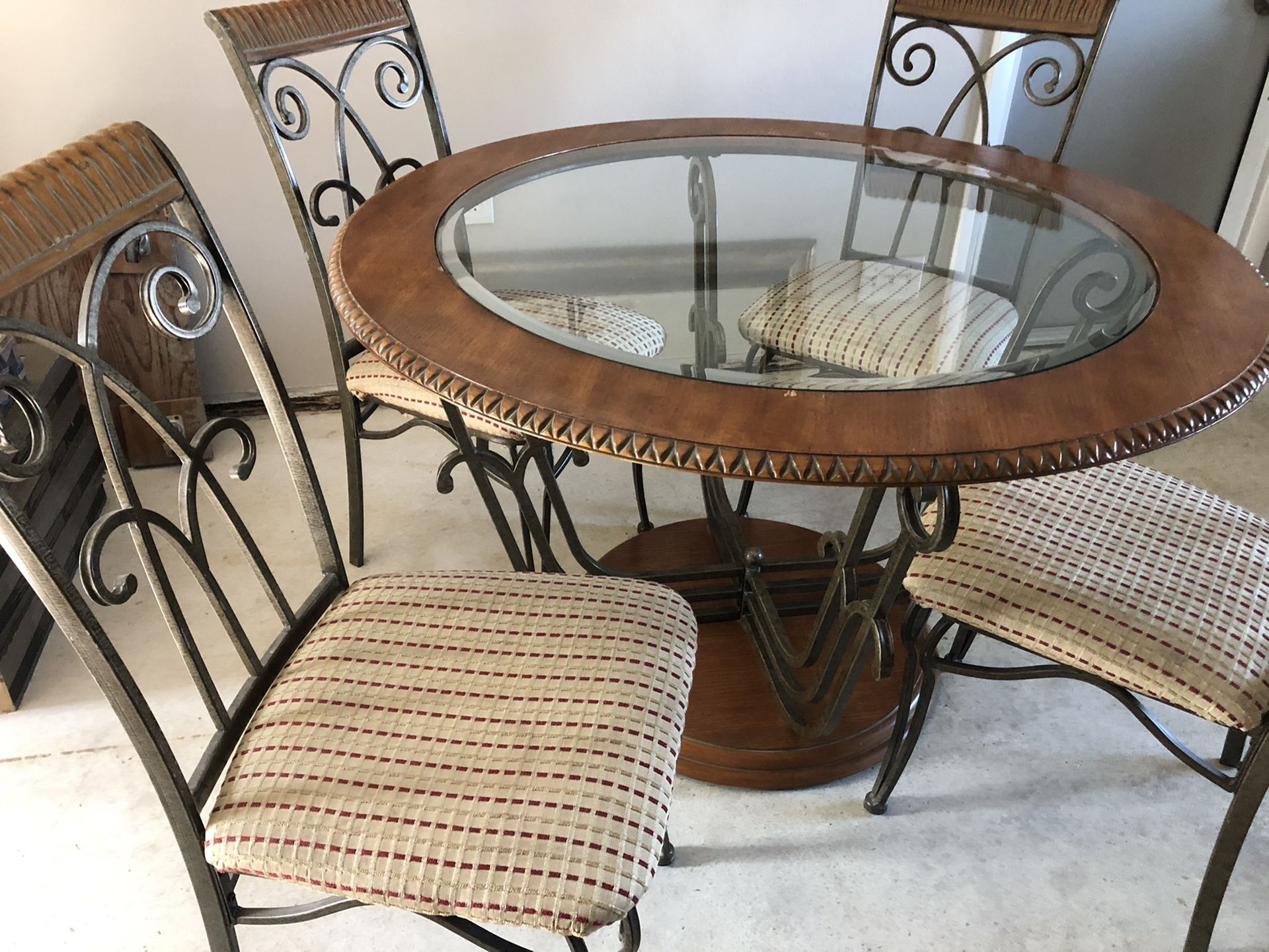 Round Glass Dining Room Table and Chairs