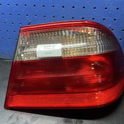 2000 2001 2002 Mercedes Benz E-class W210 Sedan Passenger Side Taillight 