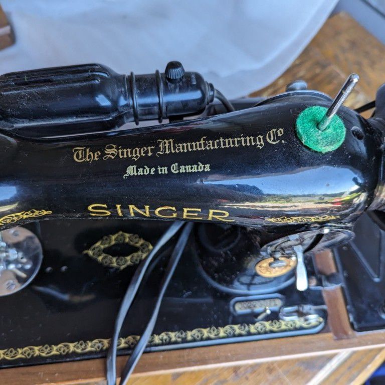 1904 Antique Singer Sewing Machine