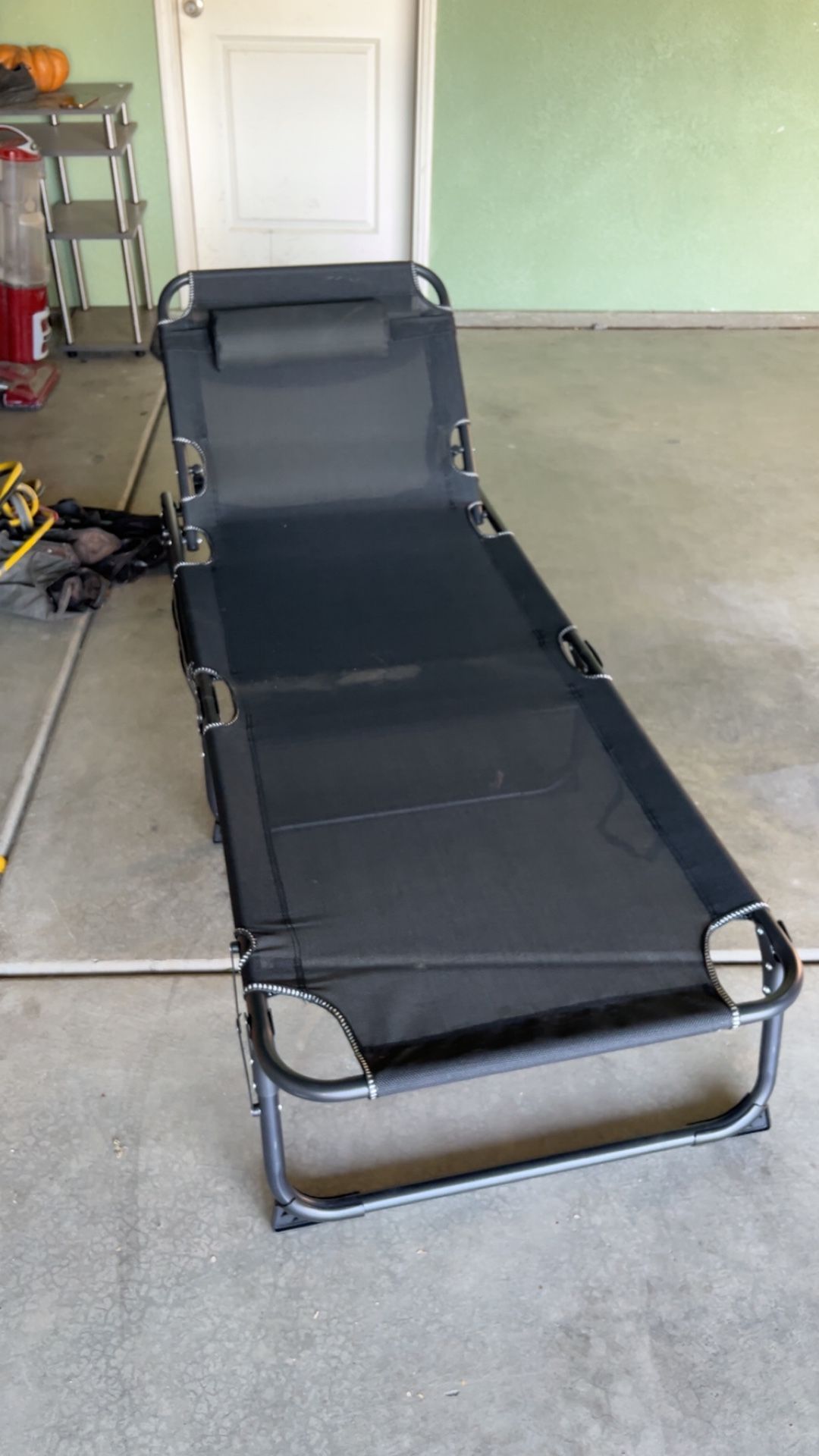 folding chair with cushion/matress