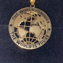 10kt The World Is You’re Pendant 