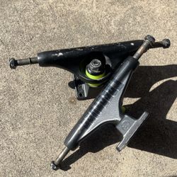 Independiente Trucks For a Size 8 Board 