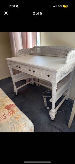 Shabby Chic Vintage Desk/ Vanity 