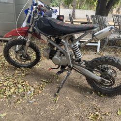 Mikilon 125cc Dirt Bike 4 Stroke