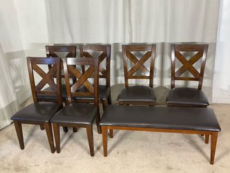 Seating For 8! 6 Handsome Chairs & Matching Bench / 6 Sillas y Una Banca