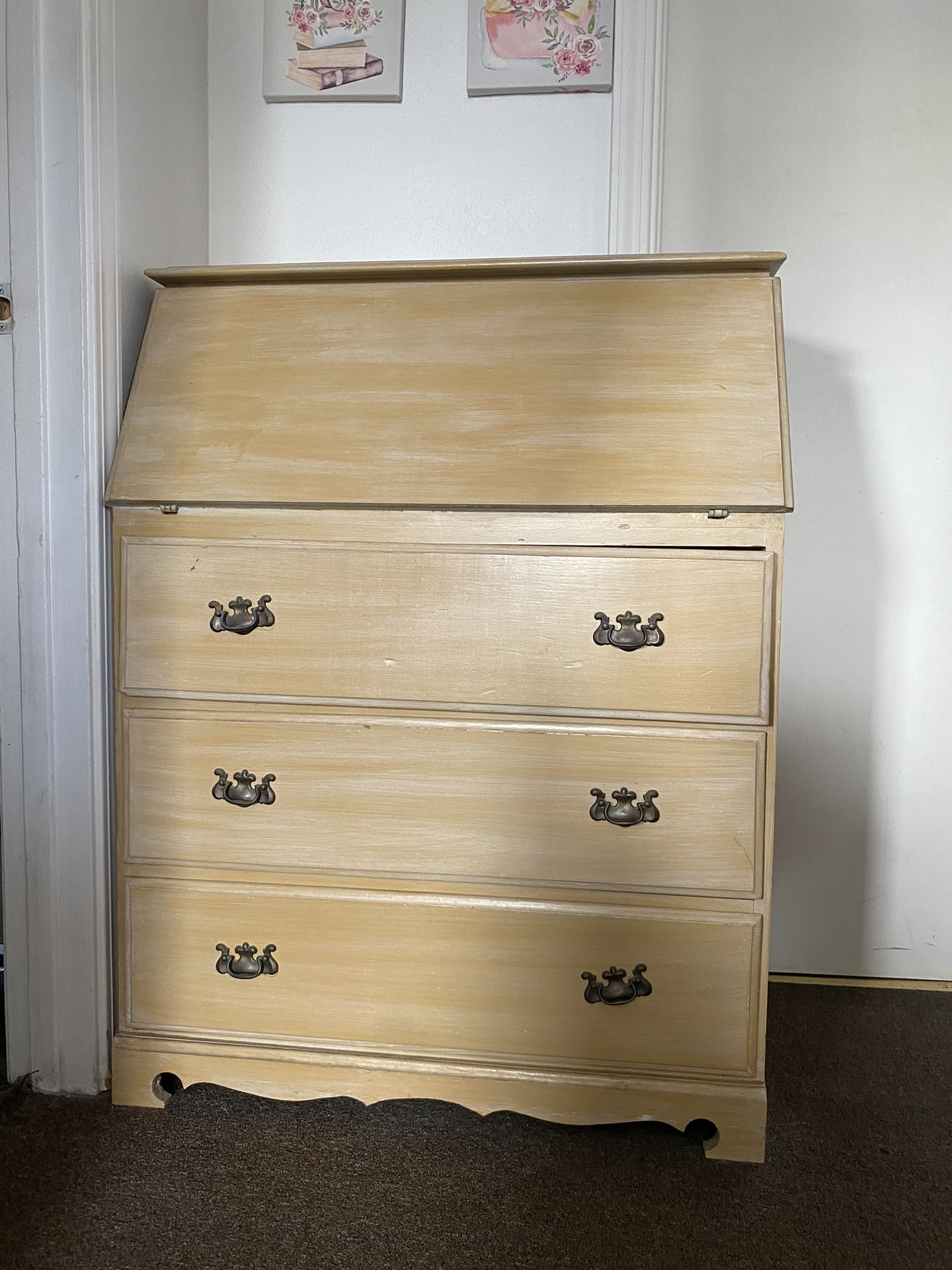 Dresser/desk