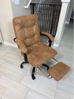 Plush Cushion Office Chair with Footrest NEW