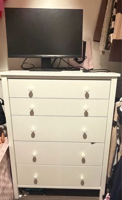Dresser &’ monitor