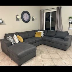 Large And Comfortable Sectional Couch From Living Spaces 
