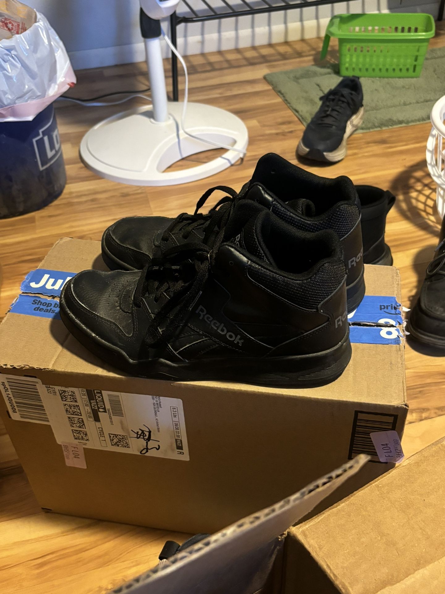 Black Reeboks Size 10