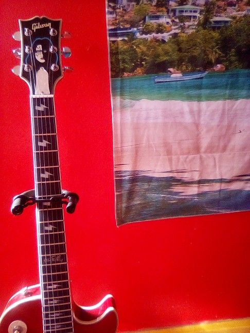 Gibson Guitar Ace Frehley Guitarist For Kiss Band Authey