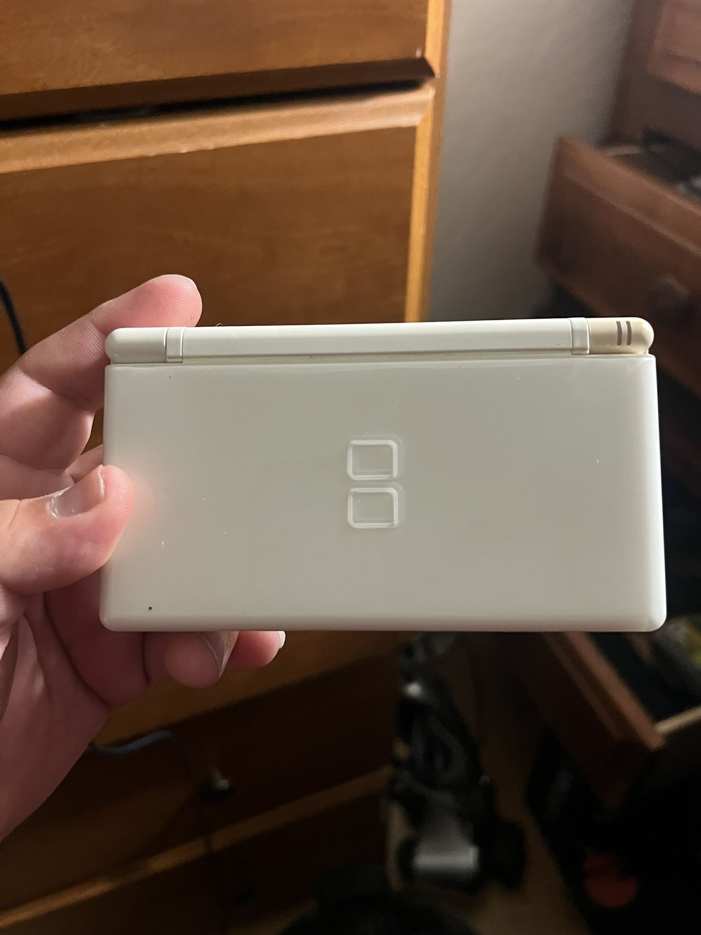 White Nintendo DS Lite