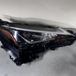 2019 2020 2021 Lexus UX Ux200 Ux250h Right Passenger Side Headlight Xenon Oem DAMAGED