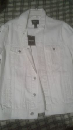 White jean jacket size men small