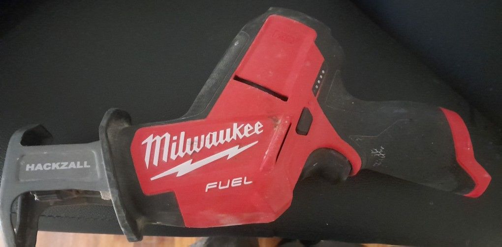 Milwaukee Fuel M12 Hackzall