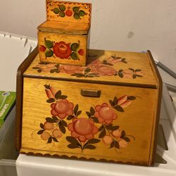 bread box and salt shaker( Wood)