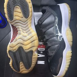 Jordan 11 Low 72-10 Size 8 Used