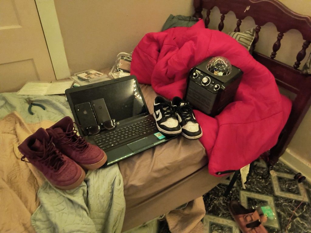 Trading Shoes Phones Ray-Ban Laptop And Speaker