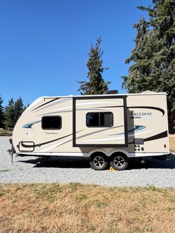 Coachmen Freedom Express Ultralite Travel Trailer