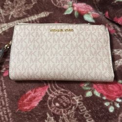 Michael Kors Wristlet 