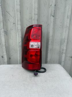 2007 2008 2009 2010 2011 2012 2013 2014 Chevy Tahoe Left Driver Side Taillight
