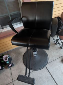Black Hydraulic Barber Salon Chair