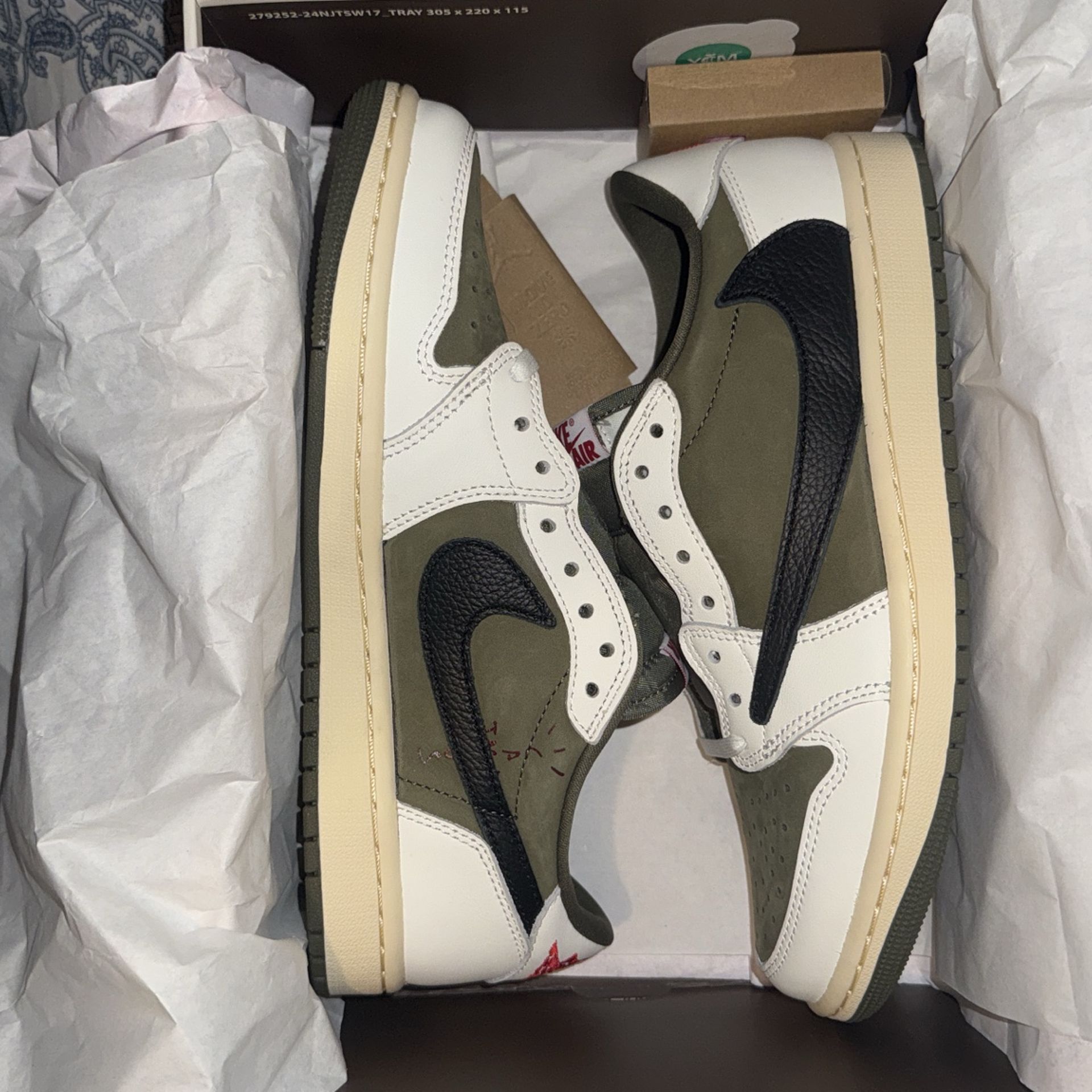 Jordan 1 Low Travis Scott “Medium Olive” Sz 8