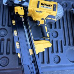 DEWALT 20V MAX XR Lithium-Ion Cordless Brushless 2-Speed 21-Degree Plastic Collated Framing Nailer