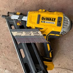 20V MAX* XR® BRUSHLESS es 30° PAPER COLLATED FRAMING NAILER KIT