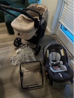 Chicco Travel System Bundle – Car Seat, Stroller & Adapter (Like New)