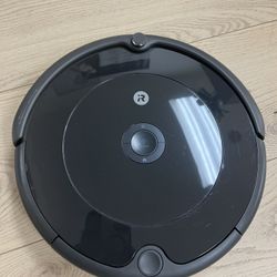 ROOMBA.  694. ROBOT VACUUM