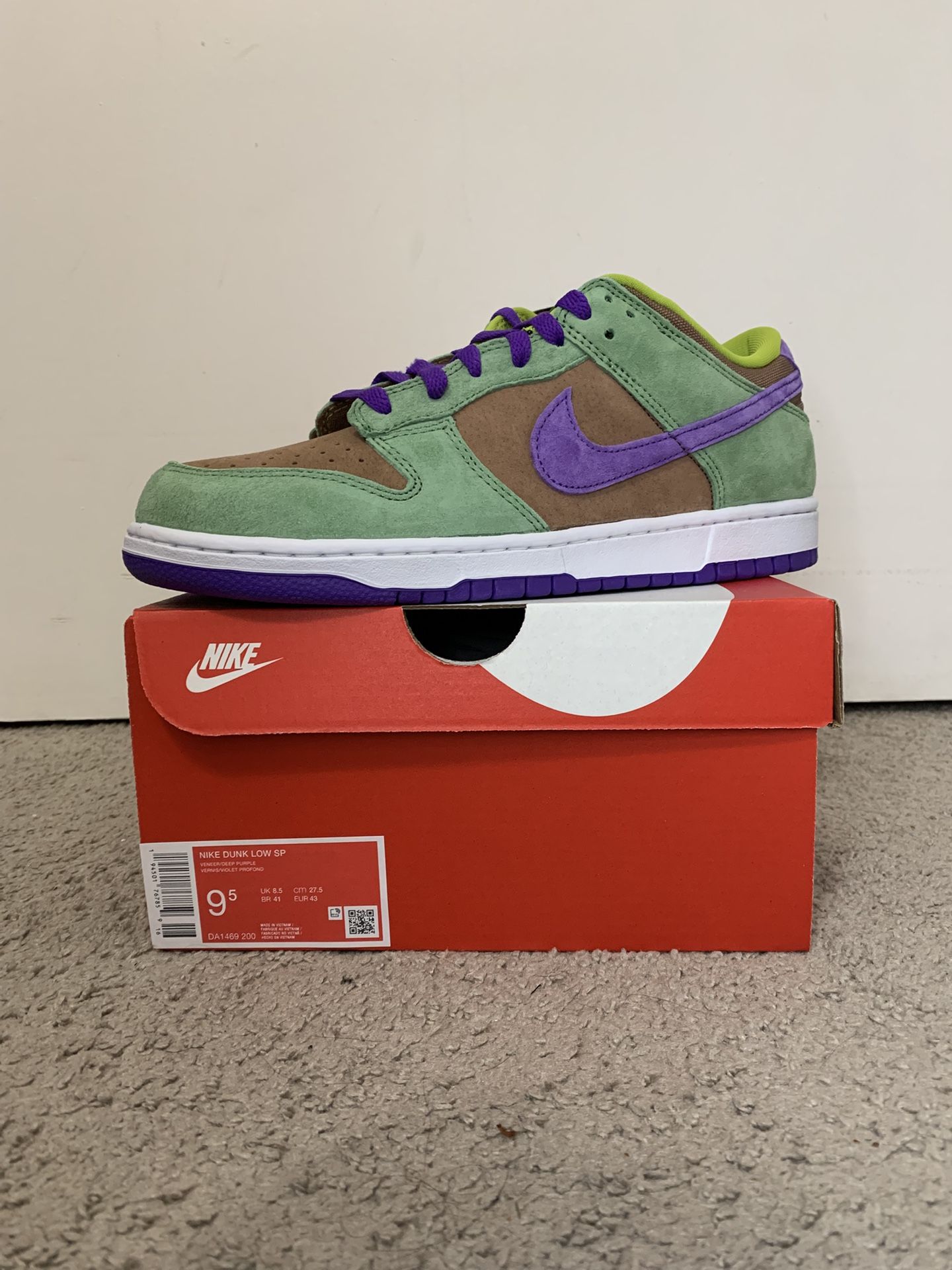 DS NIKE DUNK LOW VENEER SIZE 9.5