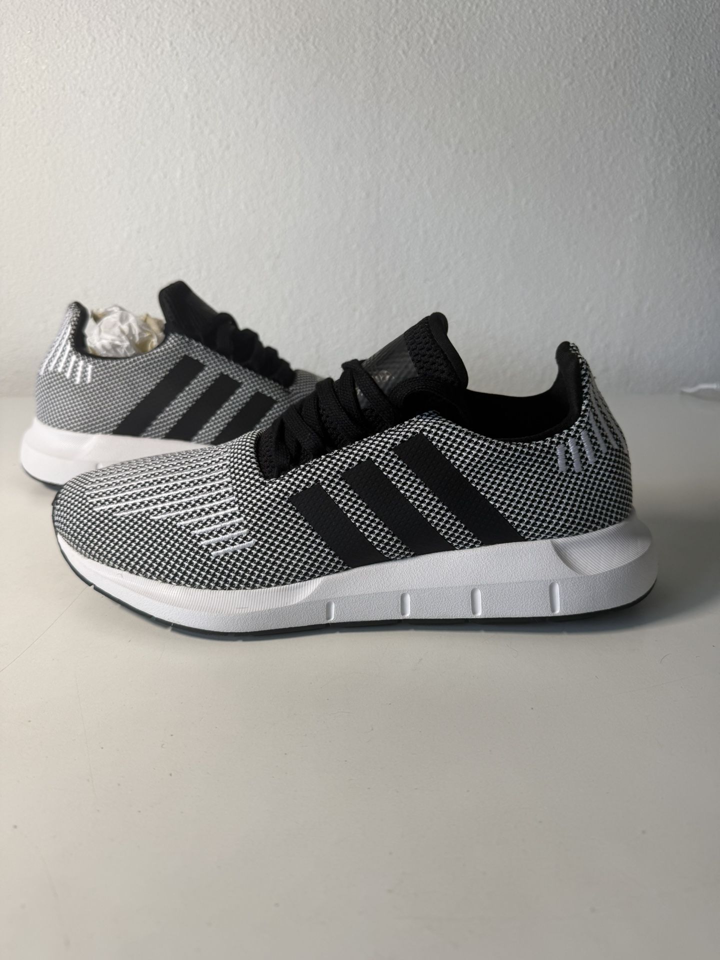 Adidas Swift Run 1.0 Core Black Cloud White