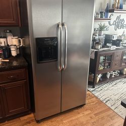 Frigidaire Refrigerator 