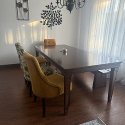 Extendable Dining Room Table 