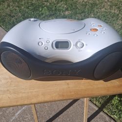 Vintage sony boombox (CLEARLAKE AREA)
