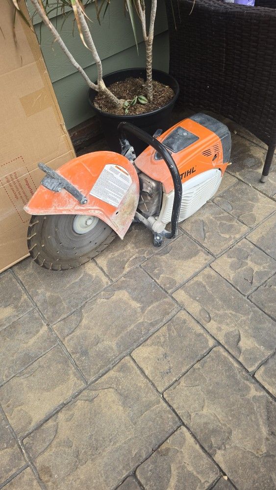 STIHL TS 800 Cutquik 16 in. Cordless Gas Cut-Off Saw